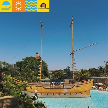 Piazza Com Acesso Ao Acqua Park Aparthotel Caldas Novas Esterno foto